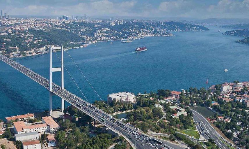 Kıyı Emniyeti Genel Müdürlüğü duyurdu: İstanbul Boğazı çift yönlü olarak gemi trafiğine kapatıldı