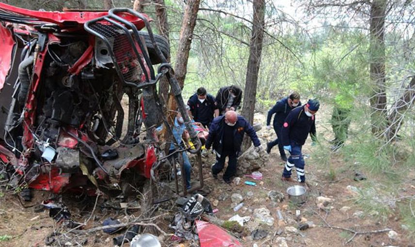 Kız Arkadaşıyla Tartışan Genç, Aracını Uçurumdan Aşağı Sürdü