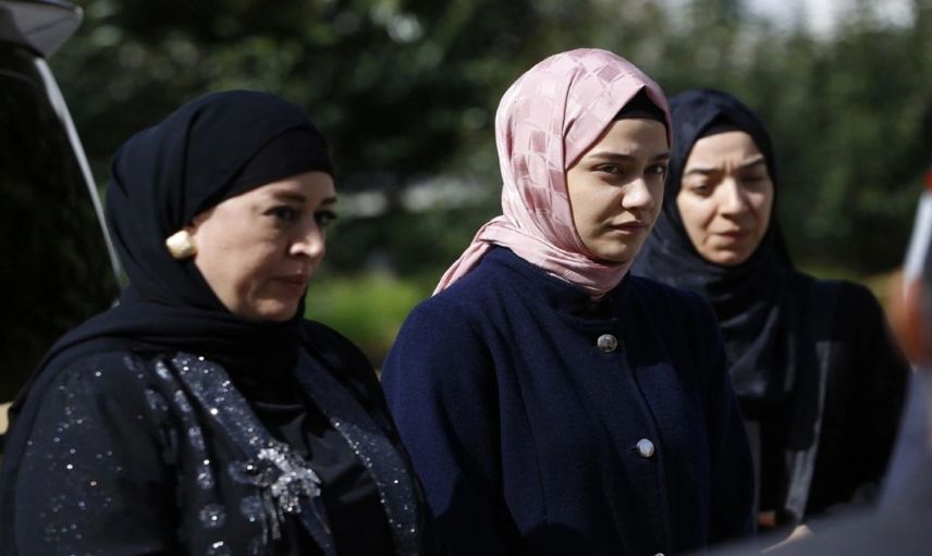 Kızıl Goncalar 12. bölüm fragmanı yayınlandı: Mira evden kaçarak Zeynep’in evine sığınıyor