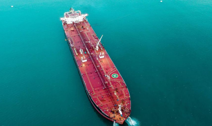 Kızıldeniz’de tansiyon yükseldi: Yemen kıyısında Norveç bandıralı tanker vuruldu! ABD savaş gemisi bölgeye geldi