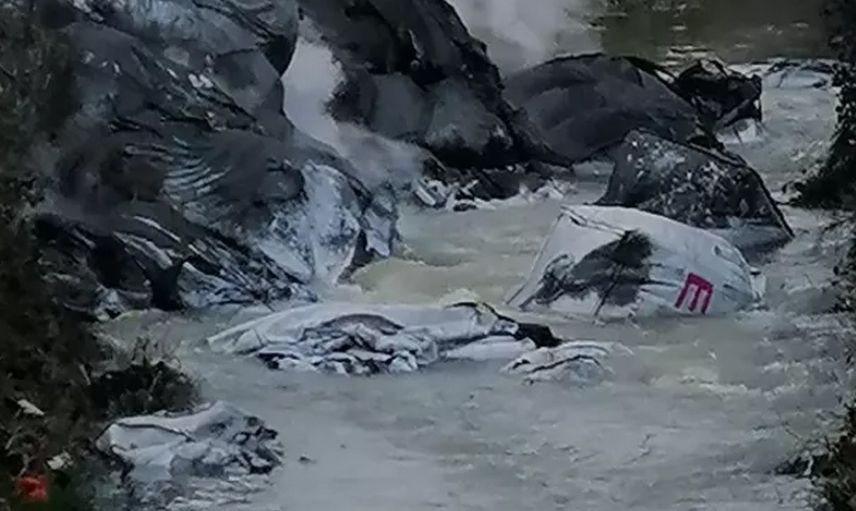 Kocaeli'de korkunç olay! Kimyasal maddeler dereye atıldı: Kokusu çevredeki vatandaşları rahatsız etti!