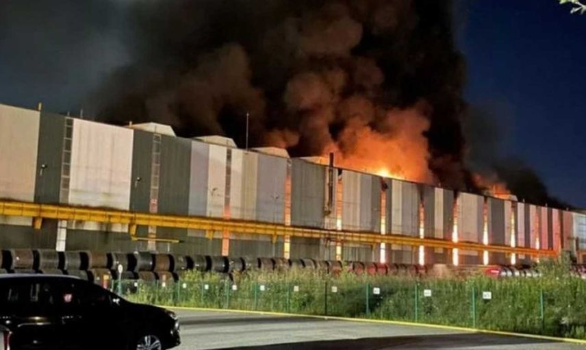 Kocaeli'de korkutan yangın! Demir çelik fabrikası alevlere teslim oldu