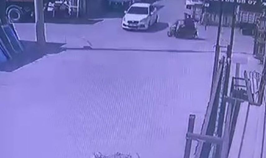 Kocaeli'de Motosiklet ve Otomobil Çarpıştı: 1 Yaralı