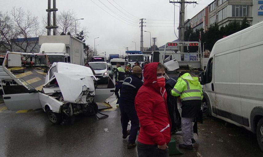 Kocaeli’de Trafik Kazasında 6 Kişi Yaralandı