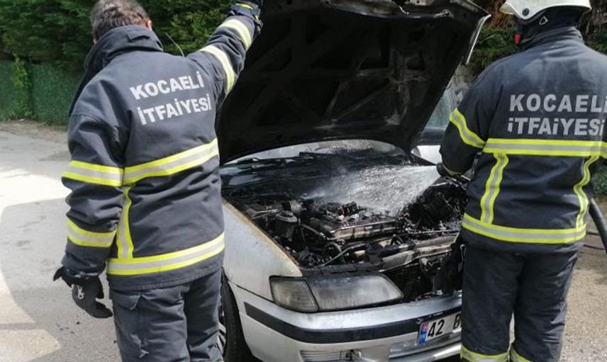 Kocaeli’nde Bir Çiftin Bindikleri Otomobil Aniden Alev Aldı
