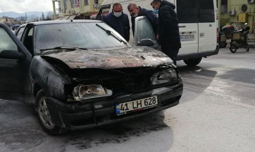 Kocaeli’nde Seyir Halindeki Otomobil Alevlerin Esiri Oldu