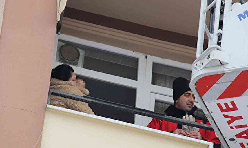 Kocaeli’nde Yürekleri Ağza Getiren Olay: Küçük Çocuğun Yaramazlığı Annesini Balkonda Mahsur Bıraktı!