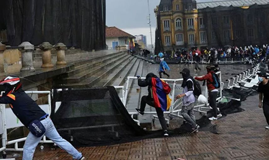 Kolombiya’daki Olayları Dünya Korkuyla İzliyor: 30 Ölü