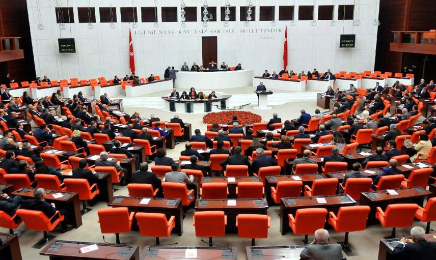 Komisyon kanun teklifini kabul etti: Sözleşmeli personele kadro yolu açılıyor