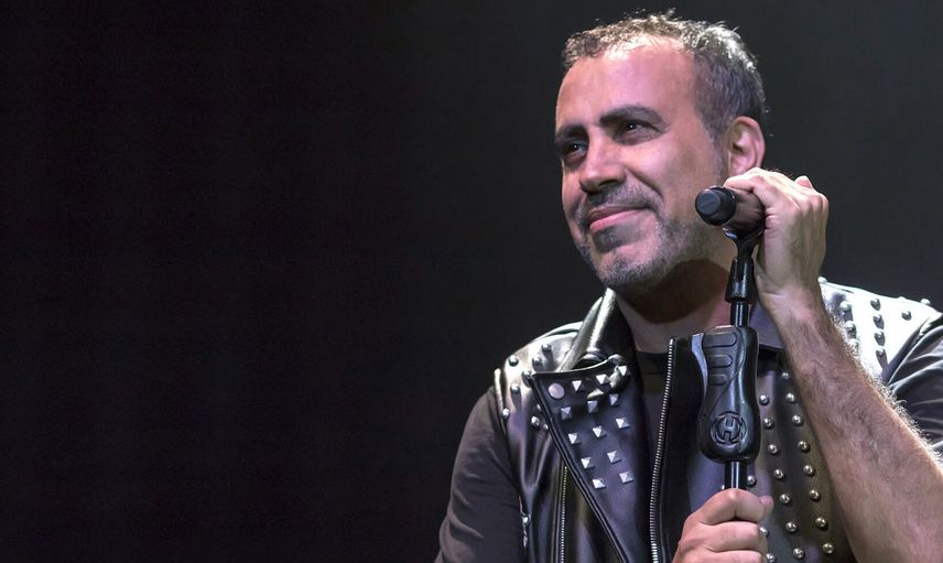 Konser için Manisa’ya giden Haluk Levent sokak ortasında biranda yere yattı: İşte görenleri hayrete düşüren o anlar