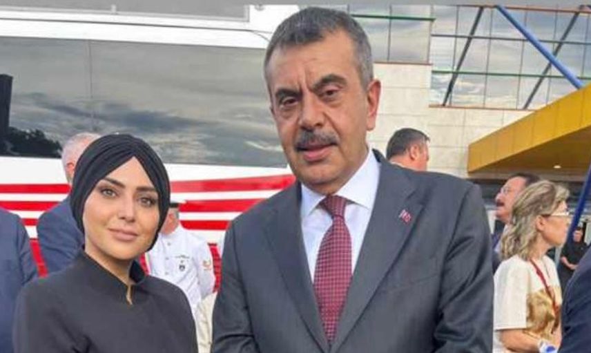 'Konserlere harcadıkları paraları getirsinler’ diyen Bakan Tekin, dolandırıcılarla yan yana!