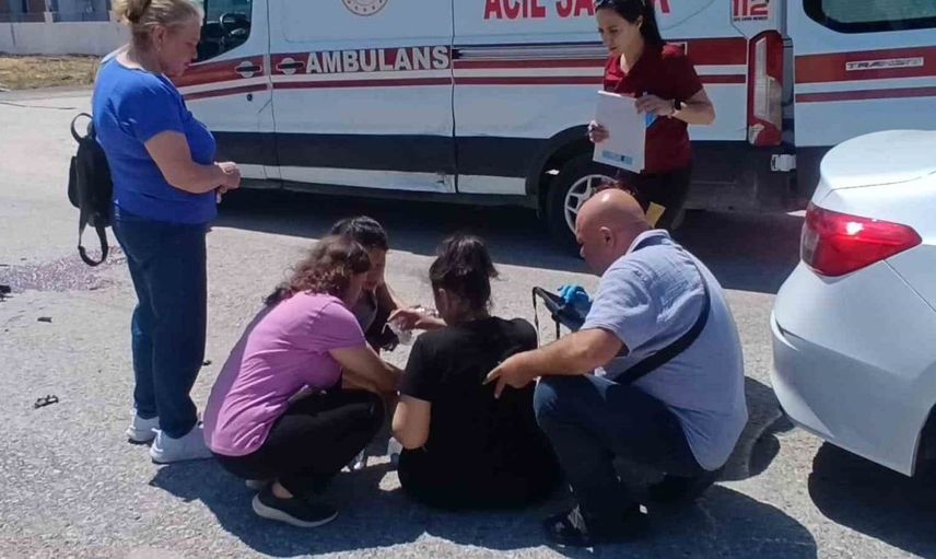 Kontrolsüz Kavşakta Trafik Kazası: İki Yaralı