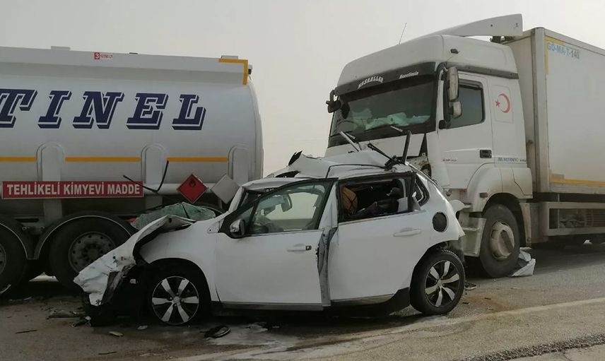 Konya, Niğde ve Aksaray'da Göz Gözü Görmedi! 8 Araç Birbirine Girdi