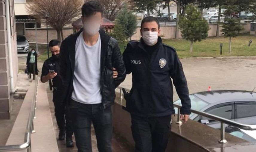 Konya'da Evlerin Bahçesine Girip Motorlu Testere Çalan Şahıslar Yakalandı