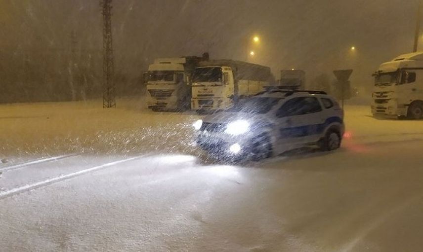 Konya'da Karayolları Ulaşıma Kapandı: Yolcular Terminalde Perişan Oldu!
