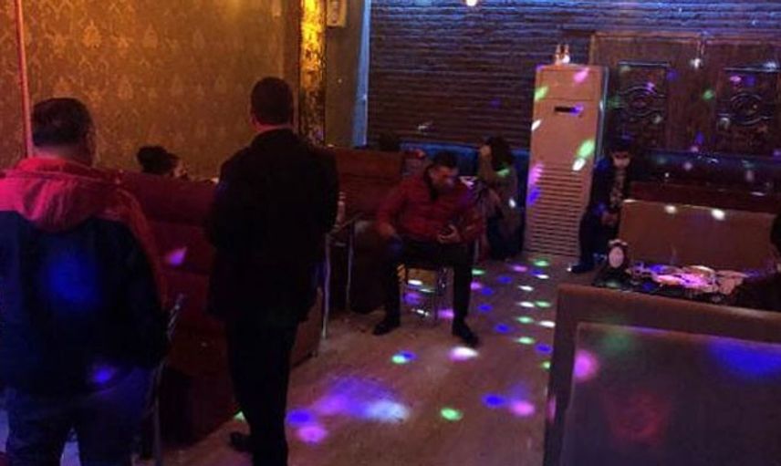 Konya'da Koronavirüsü Hiçe Sayan Eğlence Mekanında 46 Kişiye Ceza Yağdı