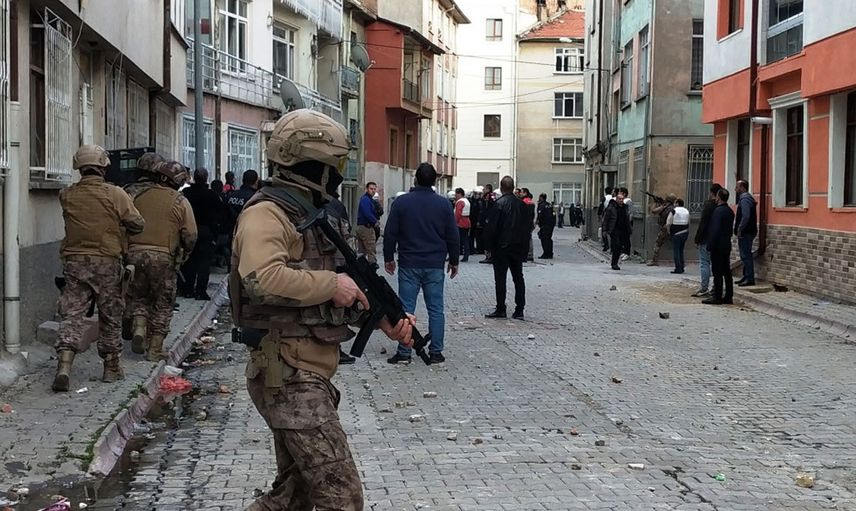 Konya'da ortalık resmen savaş alanına döndü! Özel Harekat polisi devreye girdi