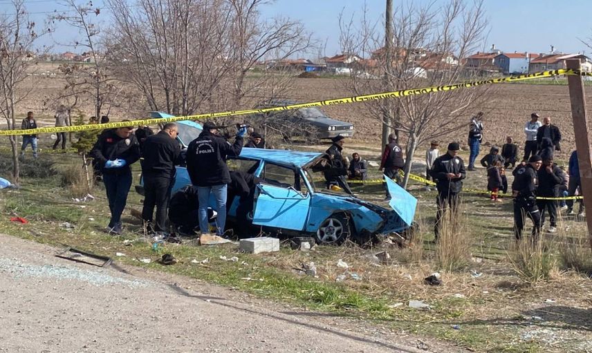 Konya’da otomobil otobüs durağına daldı: Çok sayıda ölü ve yaralı var