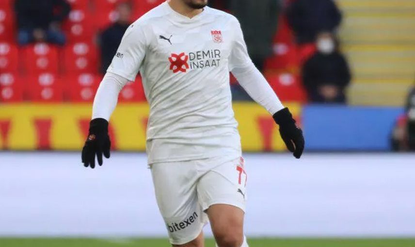 Konyaspor Sivasspor'dan ayrılan Ahmet Oğuz'u transfer etti!
