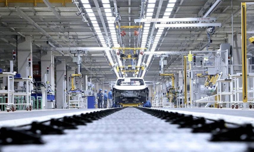 Koronavirüs vakaları hızla artıyor: Otomobil devi üretimi askıya aldı