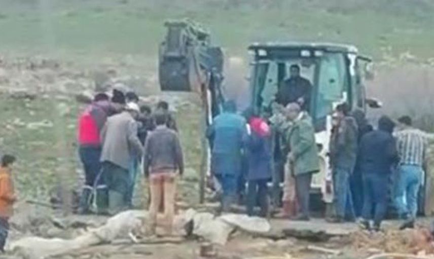 Köy halkı yer altından gelen inleme sesleri ile panik yaşadı... İş makinaları devreye girdi