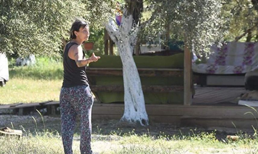 Köy hayatına geçen ünlü isim yavaş yavaş modern hayata geçiyor! Özlem Tekin önce şalvarı çıkardı bakalım sırada ne var?