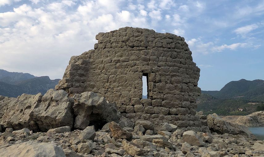 Kozan Barajı’nın Suyunun Çekilmesi Adana’da Tarihi Kalıntıları Gün Yüzüne Çıkardı