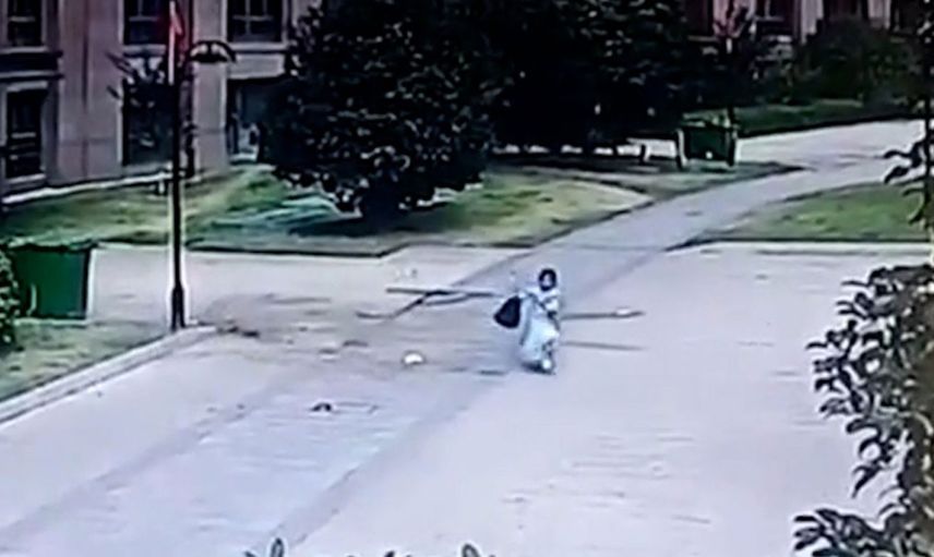 Küçük Kız Çocuğu Son Anda Kurtuldu!