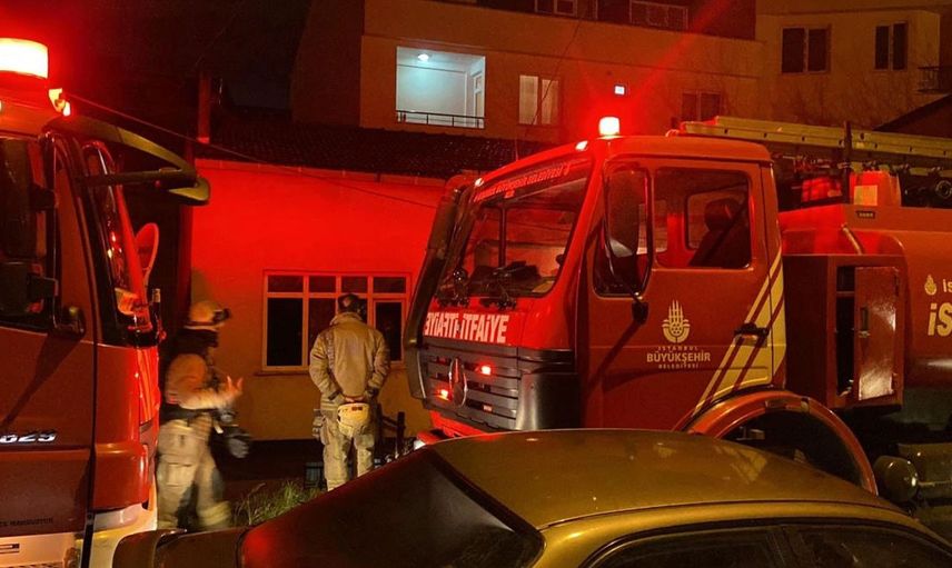 Küçükçekmece’de yangın: 2 kişi yaralandı!