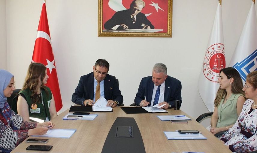 Küçükçekmece'de Yeşilay ile Denetimli Serbestlik Arasında Protokol İmzalandı