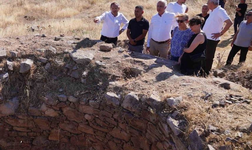 Küçükköy’ün tarihi yel değirmenleri yeniden ayağa kalkıyor