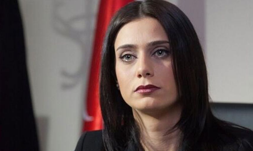 Kurtlar Vadisi'nin Leyla'sı Çiğdem Batur'un saplantılı hayranı kabusu oldu! Ünlü oyuncuya silah fotoğrafı gönderip tehdit etti