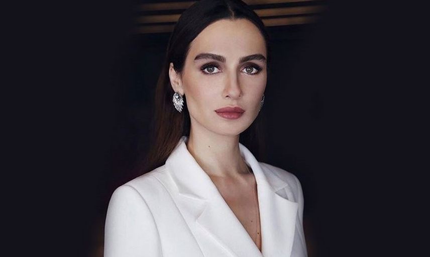 Kuş Uçuşu dizisinin Lale Kıran’ı Birce Akalay kusursuz fiziği ile kendine hayran bıraktı: Bacağındaki o dövme dikkat çekti