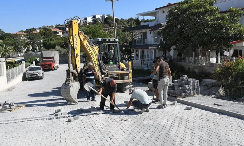Kuşadası'nda alt ve üst yapı yatırımları devam ediyor