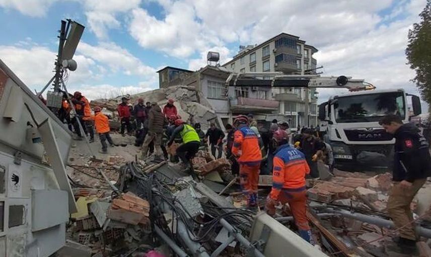 Kusurlu yapım nedeniyle yıkılan binalarla ilgili 4 kişi tutuklandı