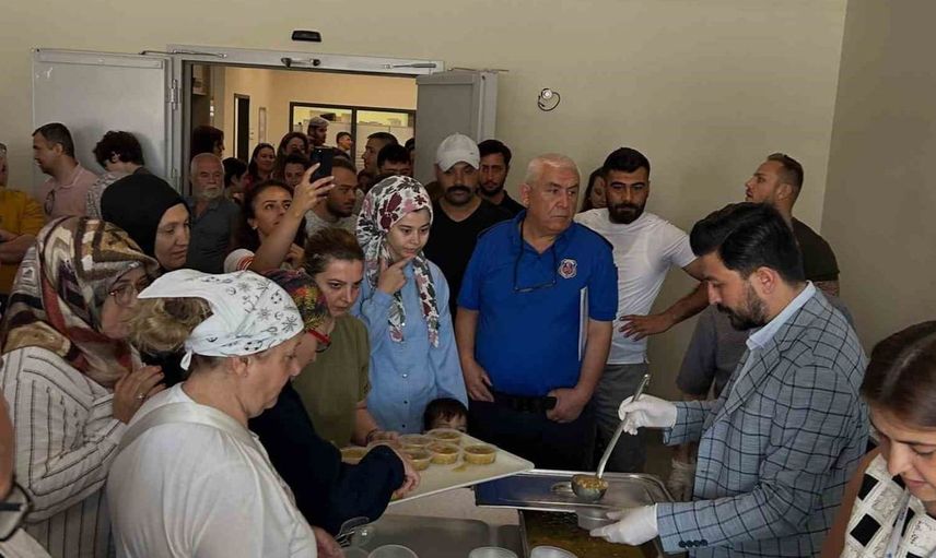Kütahya şehir hastanesi’nde bin kişilik aşure ikramı