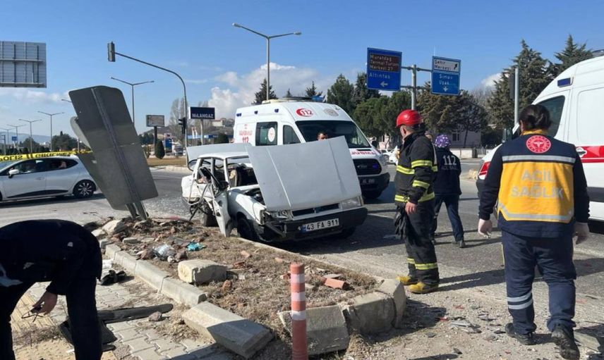Kütahya’da katliam gibi kaza: İki otomobil çarpıştı! 3 ölü ve 2 yaralı var