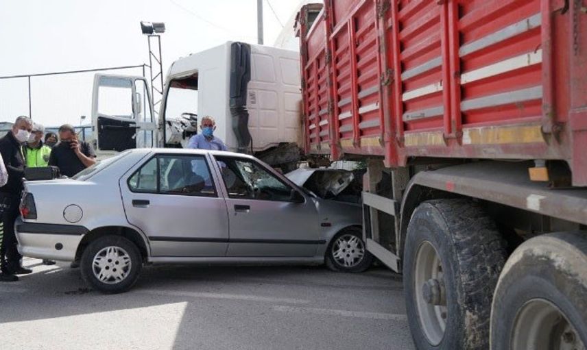 Kütahya'da Otomobil İle Kamyonet Çapıştı: 1 Yaralı