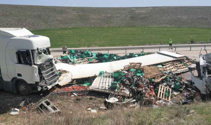 Kütahya’da Tır Felaketi Yaşandı: 2 Ölü, 1 Yaralı