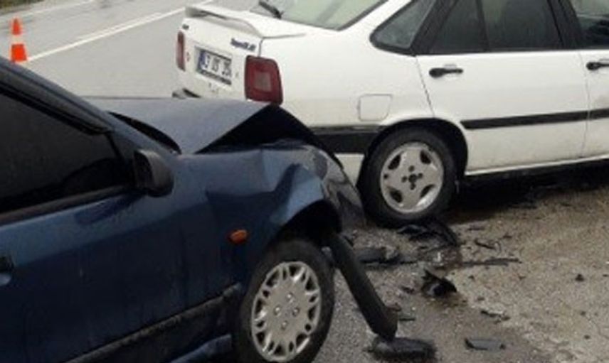 Kütahya’da Trafik Kazası: 2 Yaralı