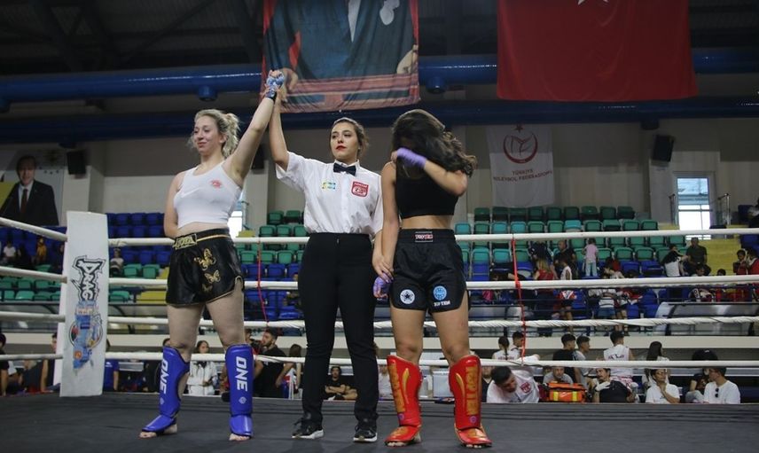 Kütahya'da Zafer Kupası Kick Boks Turnuvası Düzenlendi