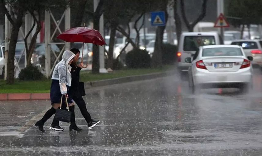 Kuvvetli Sağanak ve Fırtına Uyarısı! İstanbullular Dikkat!