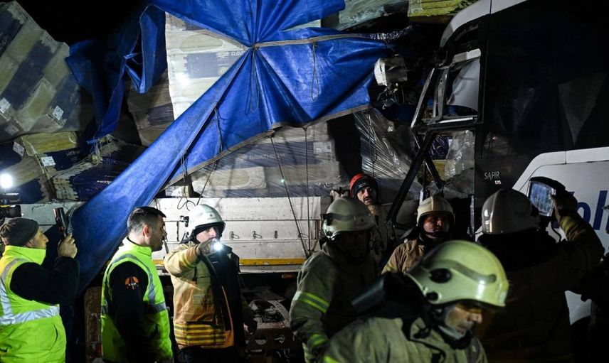 Kuzey Marmara Otoyolu’nda feci kaza: Yolcu otobüsü ile tır çarpıştı! 1 ölü, 31 yaralı var