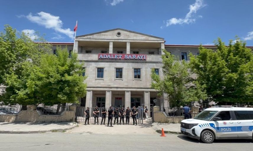 Leyla Aydemir davasında karar açıklandı: Amcaya ağırlaştırılmış müebbet  Ağrı’da 2018 yılında kaybolduktan 18 gün sonra cansız bedeni bulunan 4 yaşındaki Leyla Aydemir’in ölümüne ilişkin yeniden görülen davada mahkeme kararını verdi.  Ağrı 1’inci Ağır Cez