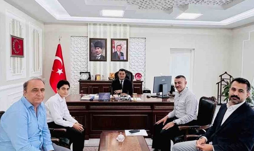 LGS Ağrı şampiyonu Muhammed Yusuf Işık’a Kaymakam Dertlioğlu’ndan anlamlı ödül