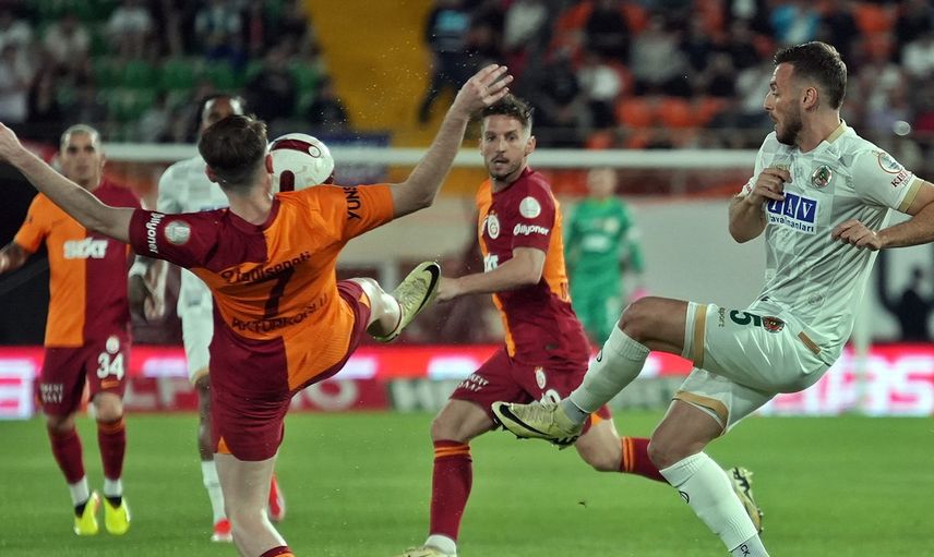 Ligde lider tekrardan Galatasaray! Alanyaspor'u gole boğdular