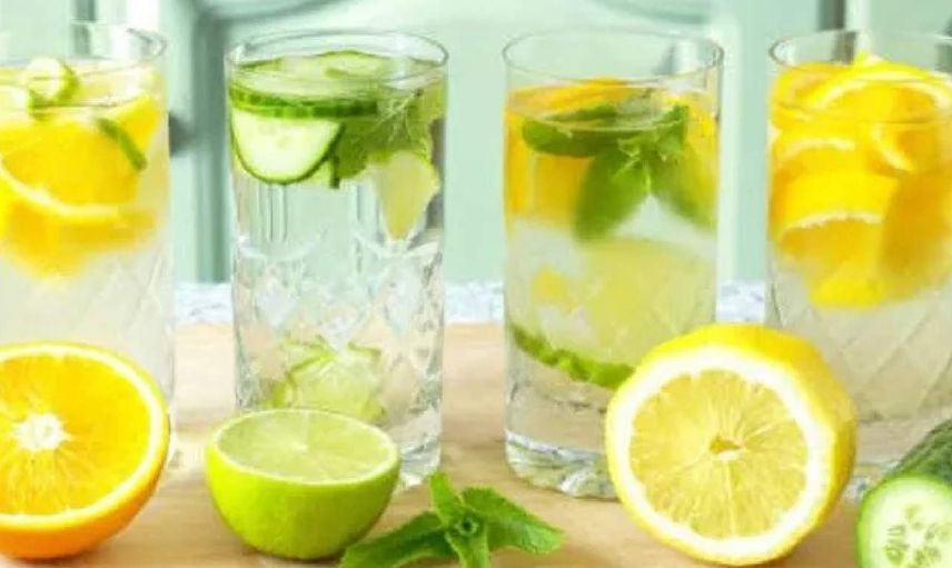 Limonlu su içmenin faydaları nelerdir? Limonlu su ne işe yarıyor? Her sabah düzenli limonlu su içmenin faydalarını duyunca çok şaşıracaksınız!