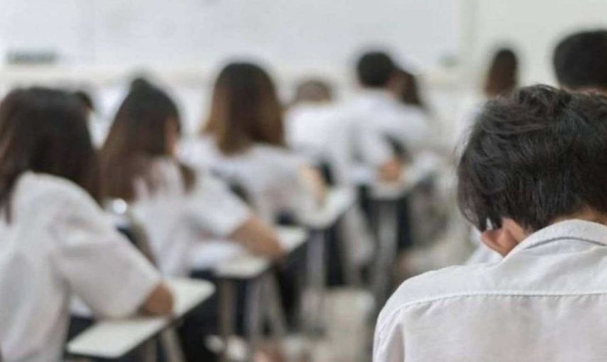 Lisede kaç ortalamayla sınıf geçilir, 3 zayıfla sınıfta kalınır mı? Lisede sınıf geçme şartları
