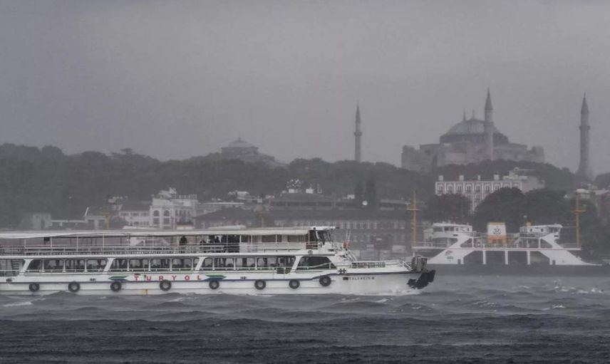 Lodos ulaşımı felç etti: Seferler iptal edildi
