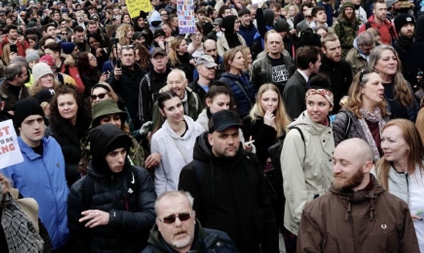 Londra Sokaklarında Protesto!